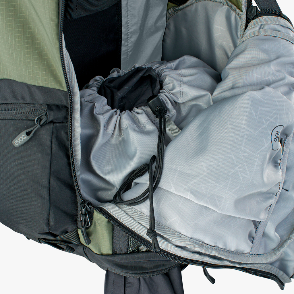 Evoc FR Tour E-Ride 30L Protektoren-Rucksack in GRÜN